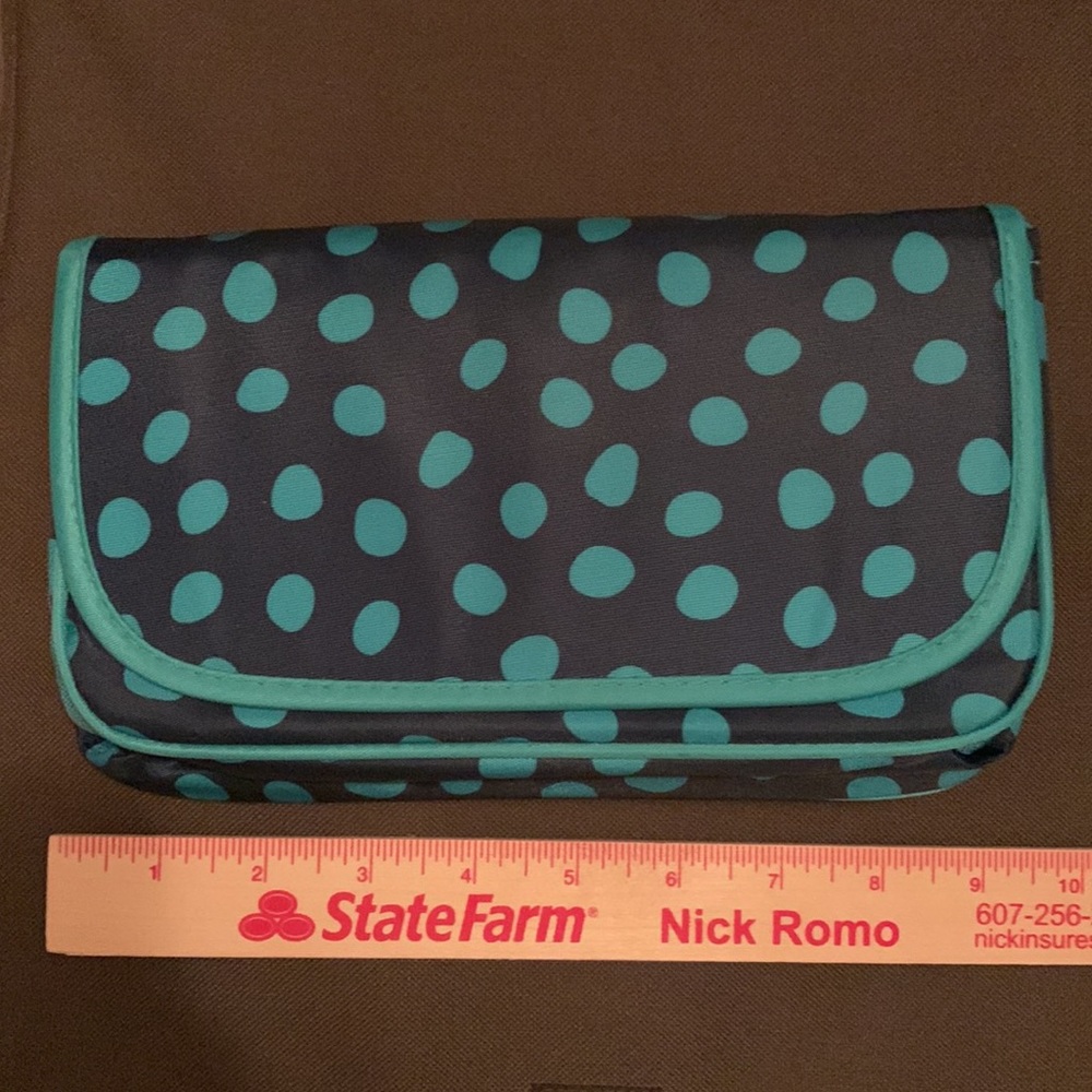 Thirty-One Makeup Bag - Picture 8 of 10